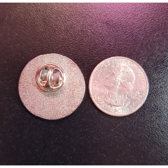 1 Bigfoot hide and seek champion sasquatch enamel pin - Picture 2 of 2